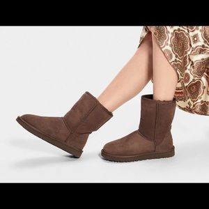 UGG Classic Short Boot🖤